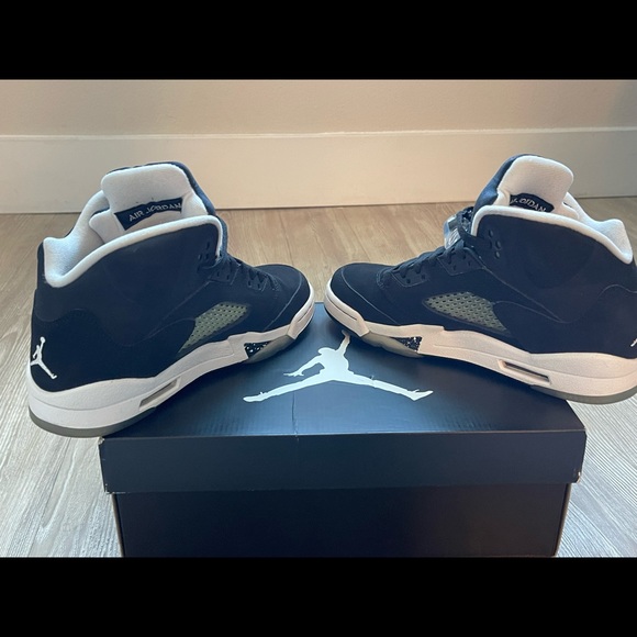 Air Jordan 5 - Oreos. Size 7 in youth. - Picture 6 of 8